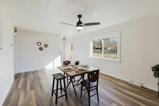 $225,000 | 17666 Highway 37, Johnston City, IL 62951