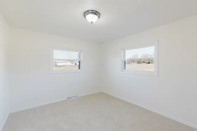 $225,000 | 17666 Highway 37, Johnston City, IL 62951