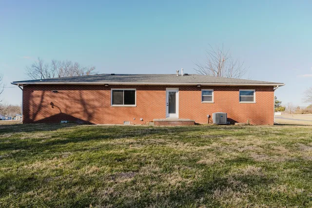 $225,000 | 17666 Highway 37, Johnston City, IL 62951