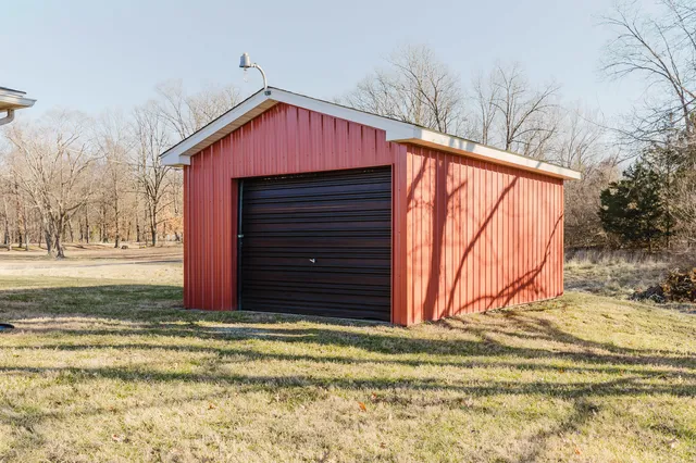 $225,000 | 17666 Highway 37, Johnston City, IL 62951