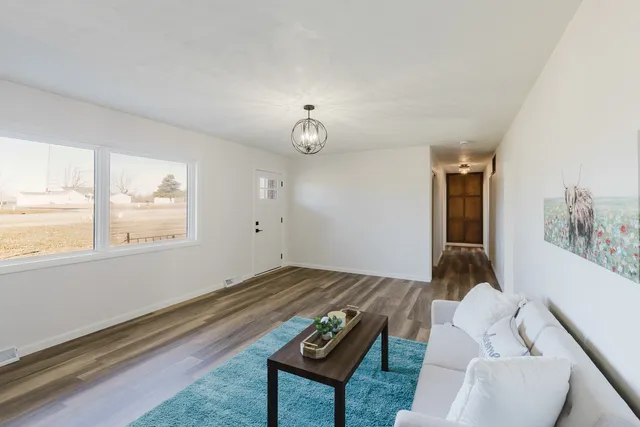 $225,000 | 17666 Highway 37, Johnston City, IL 62951