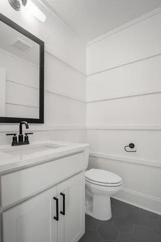 an empty room with windows and ceiling fan