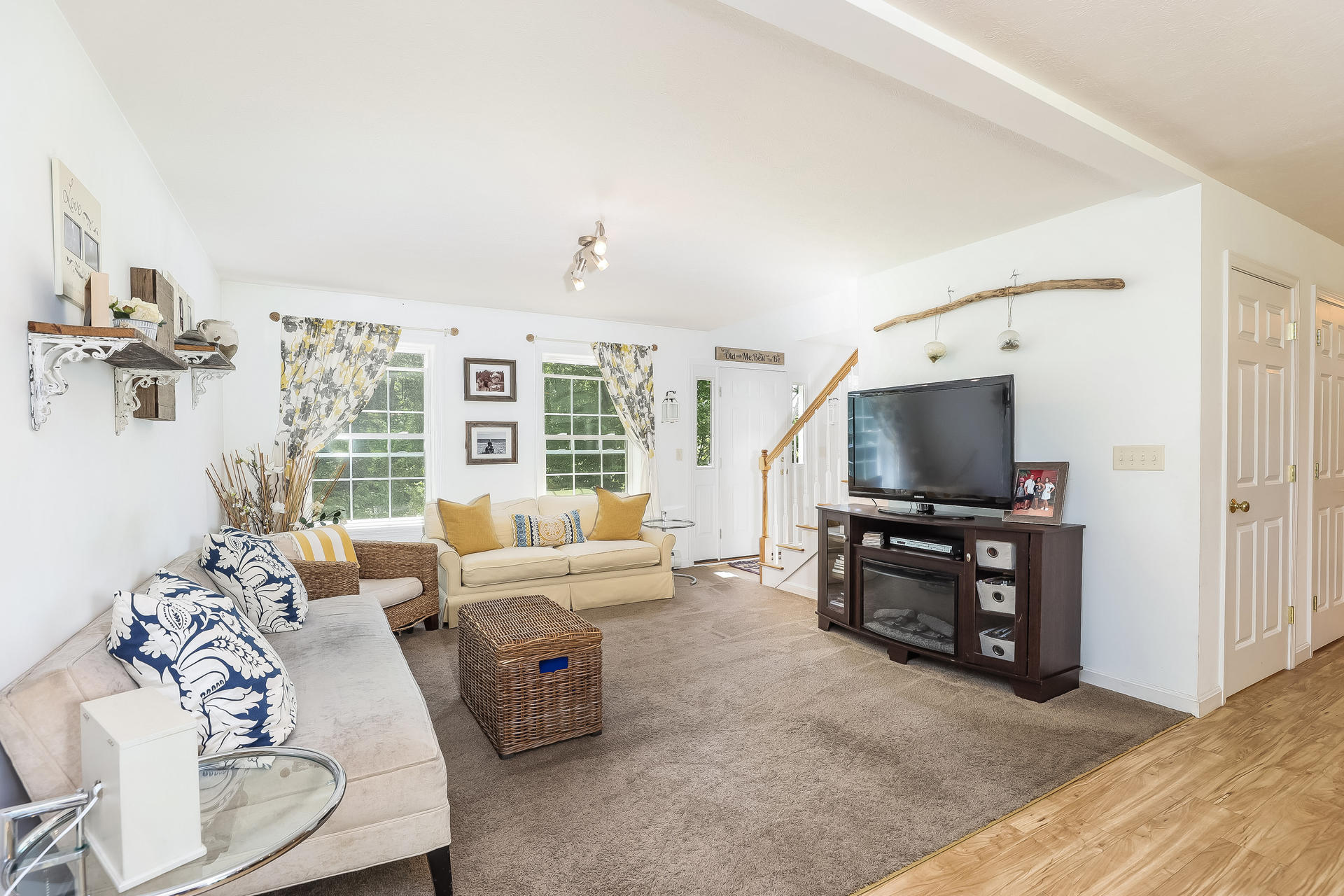 12 Foss Road Saco, ME 04072 - Photo 7 of 30 007-photo-living-room-8341288