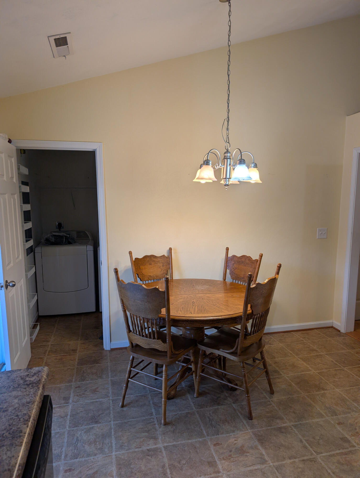 1126 Gearhart Road Southeast Roanoke, VA 24014 - Photo 4 of 13 a dining room with furniture and window