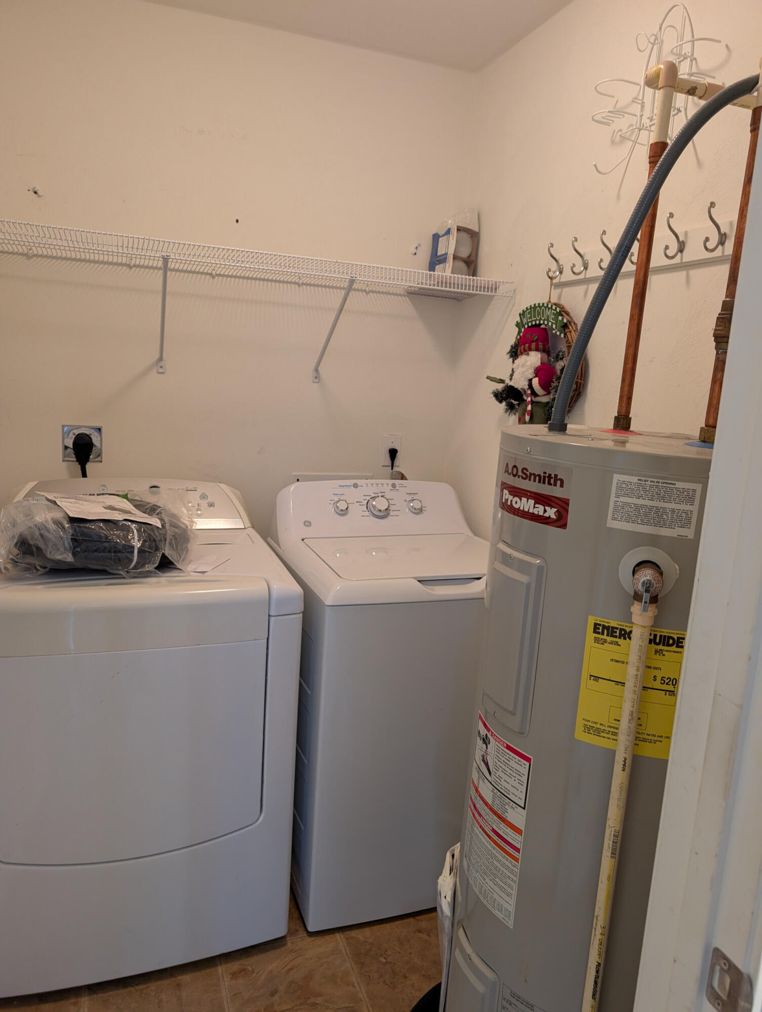 1126 Gearhart Road Southeast Roanoke, VA 24014 - Photo 6 of 13 a utility room with dryer and washer