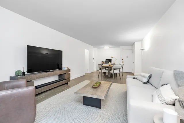 $849,000 | 77 West 55th Street, Unit 2H | Midtown Central