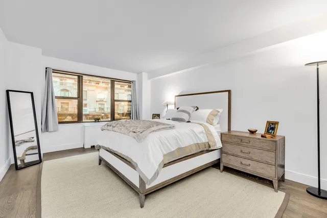 $849,000 | 77 West 55th Street, Unit 2H | Midtown Central