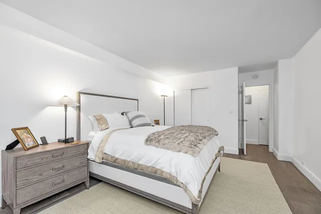 $849,000 | 77 West 55th Street, Unit 2H | Midtown Central