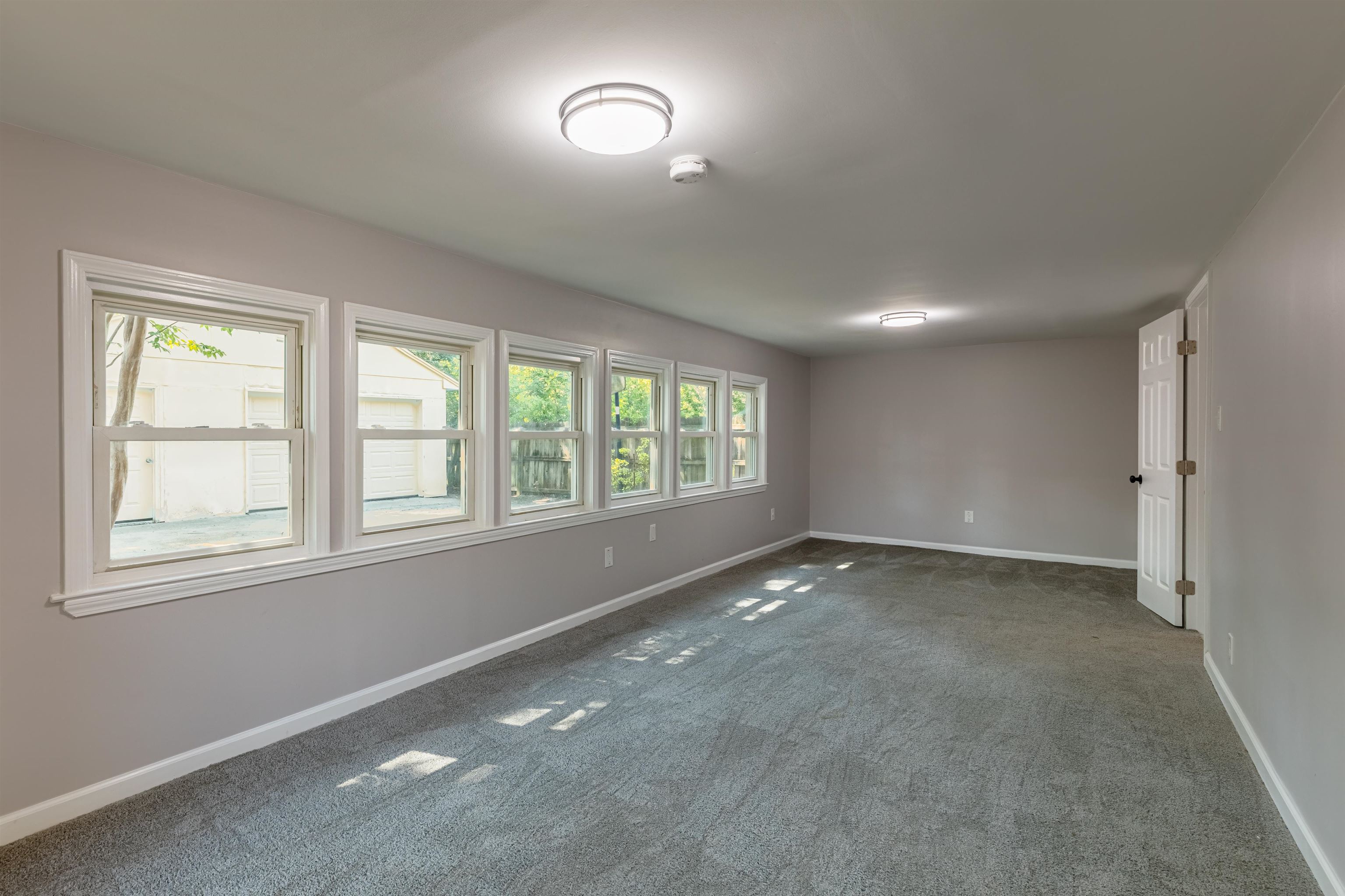 4400 Helene Road Memphis, TN 38117 - Photo 17 of 31 an empty room with a empty space and windows