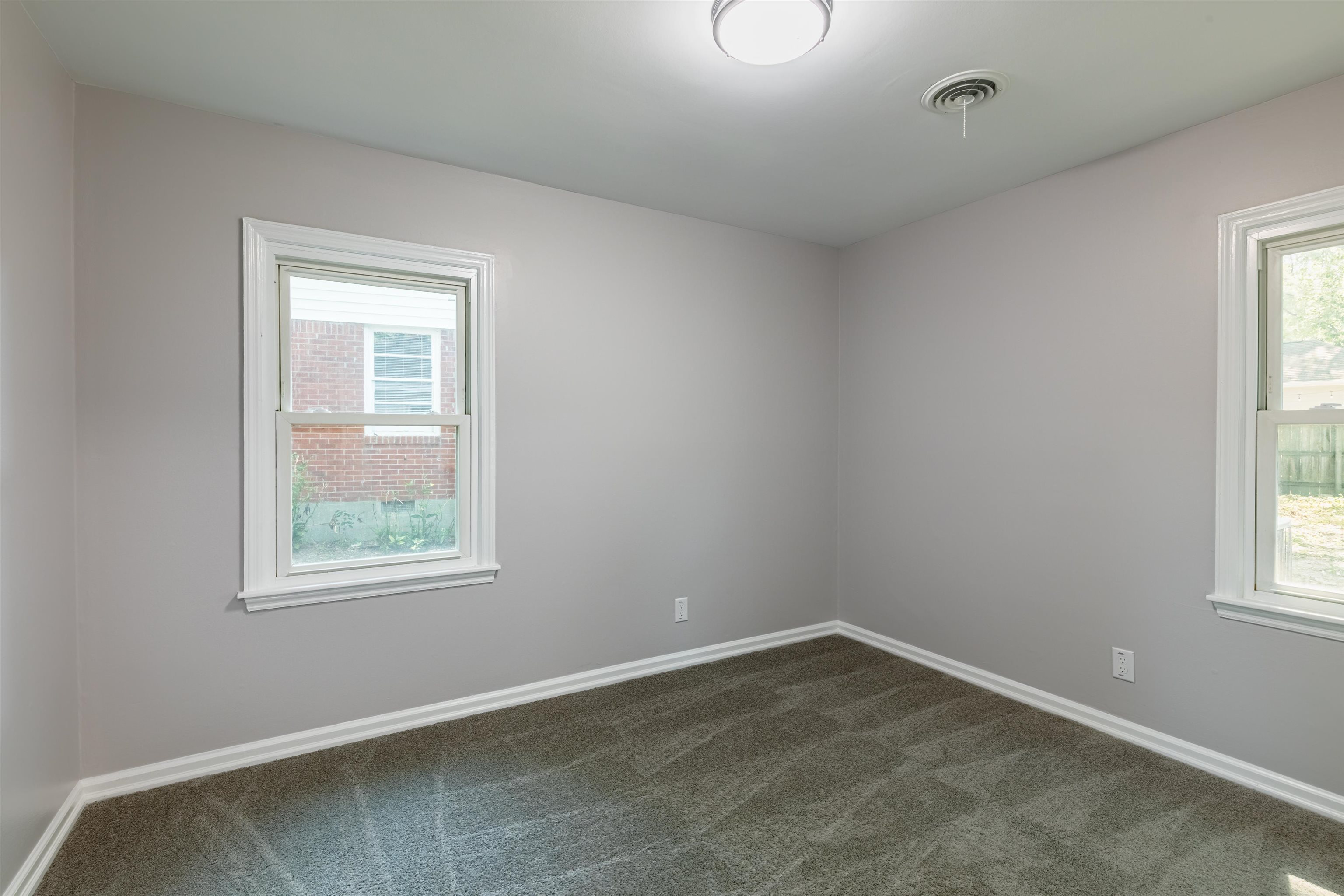 4400 Helene Road Memphis, TN 38117 - Photo 23 of 31 an empty room with a window