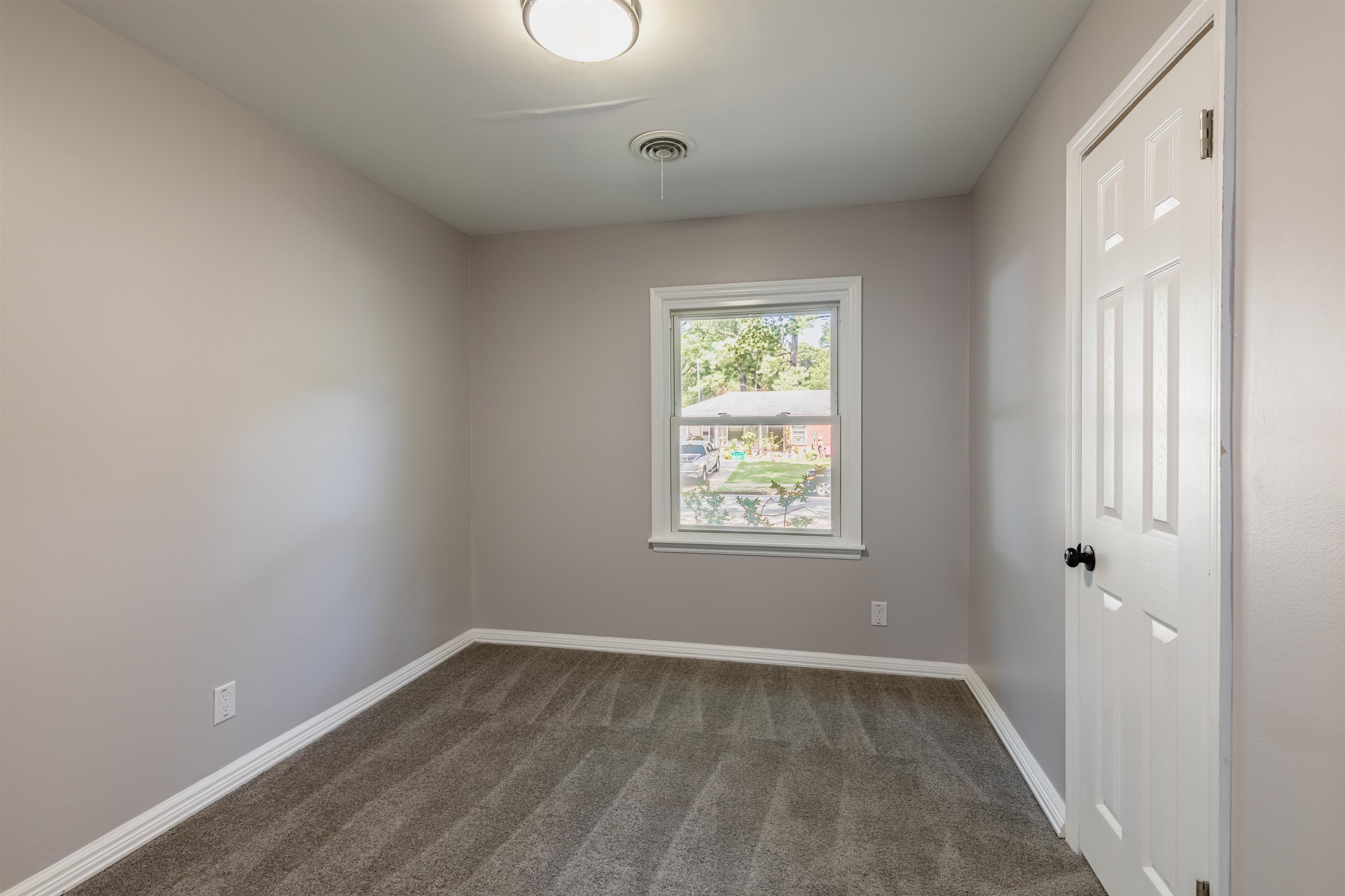 4400 Helene Road Memphis, TN 38117 - Photo 25 of 31 an empty room with a window