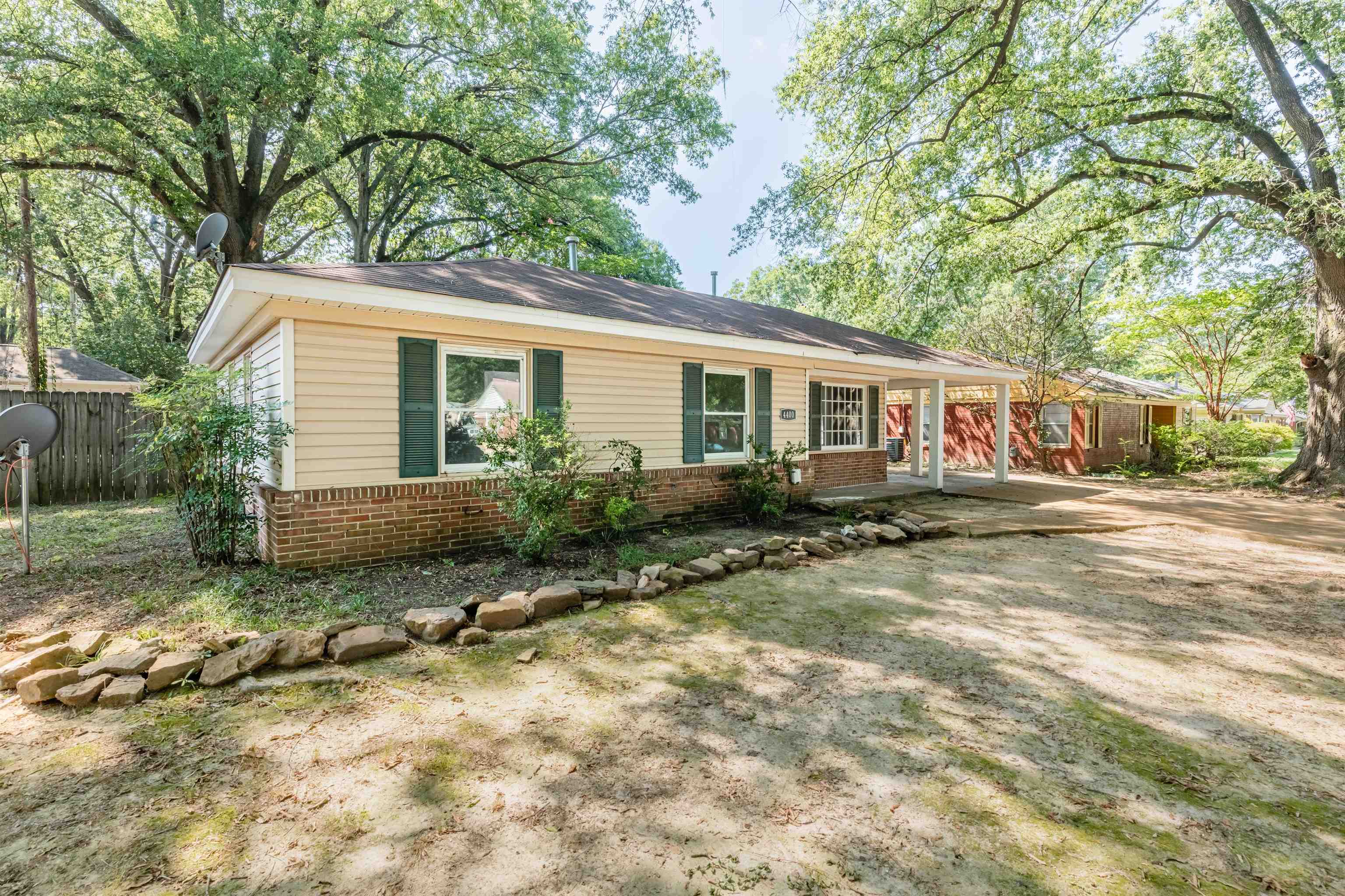 4400 Helene Road Memphis, TN 38117 - Photo 3 of 31 a view of a house with backyard and sitting area