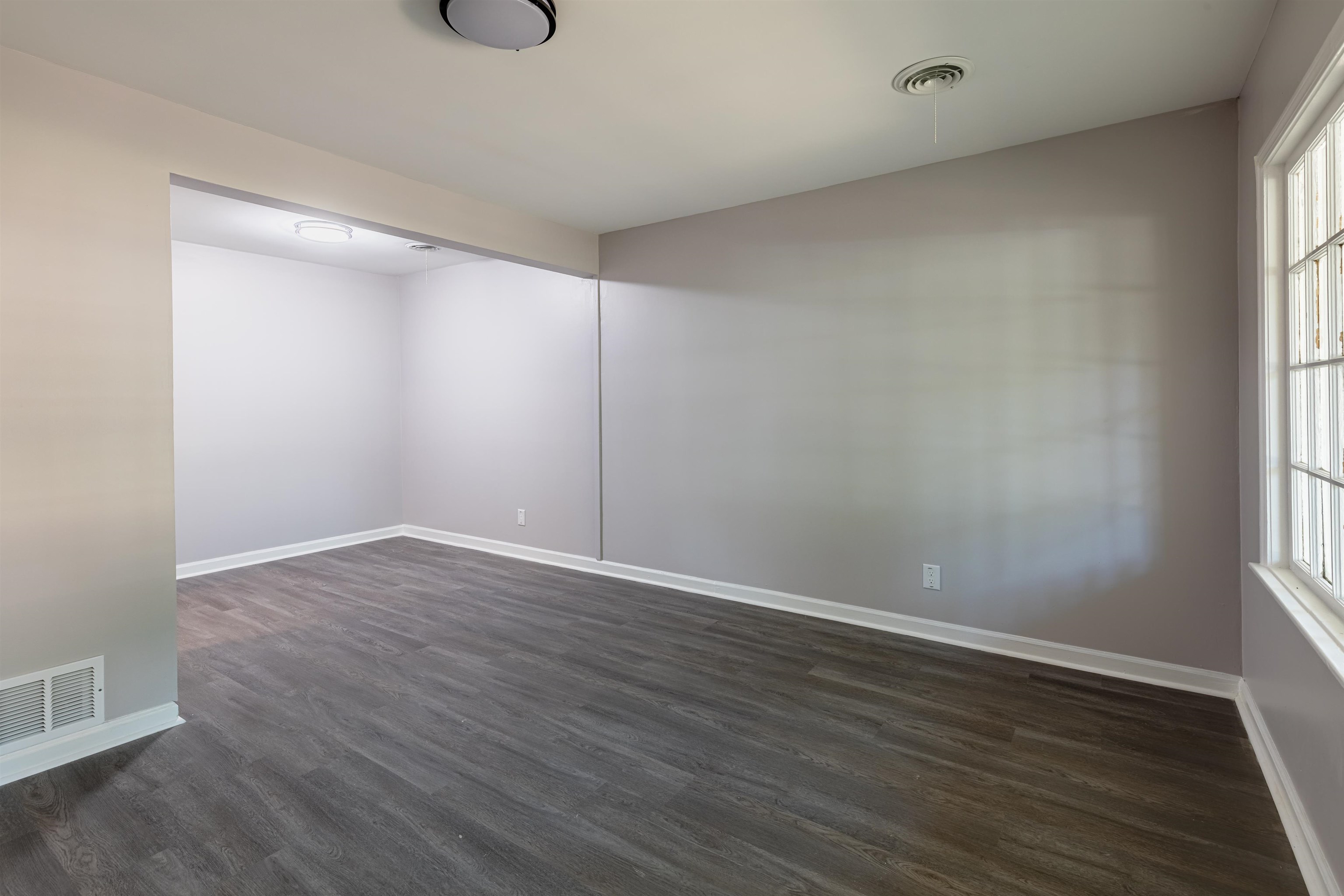 4400 Helene Road Memphis, TN 38117 - Photo 6 of 31 an empty room with wooden floor and windows