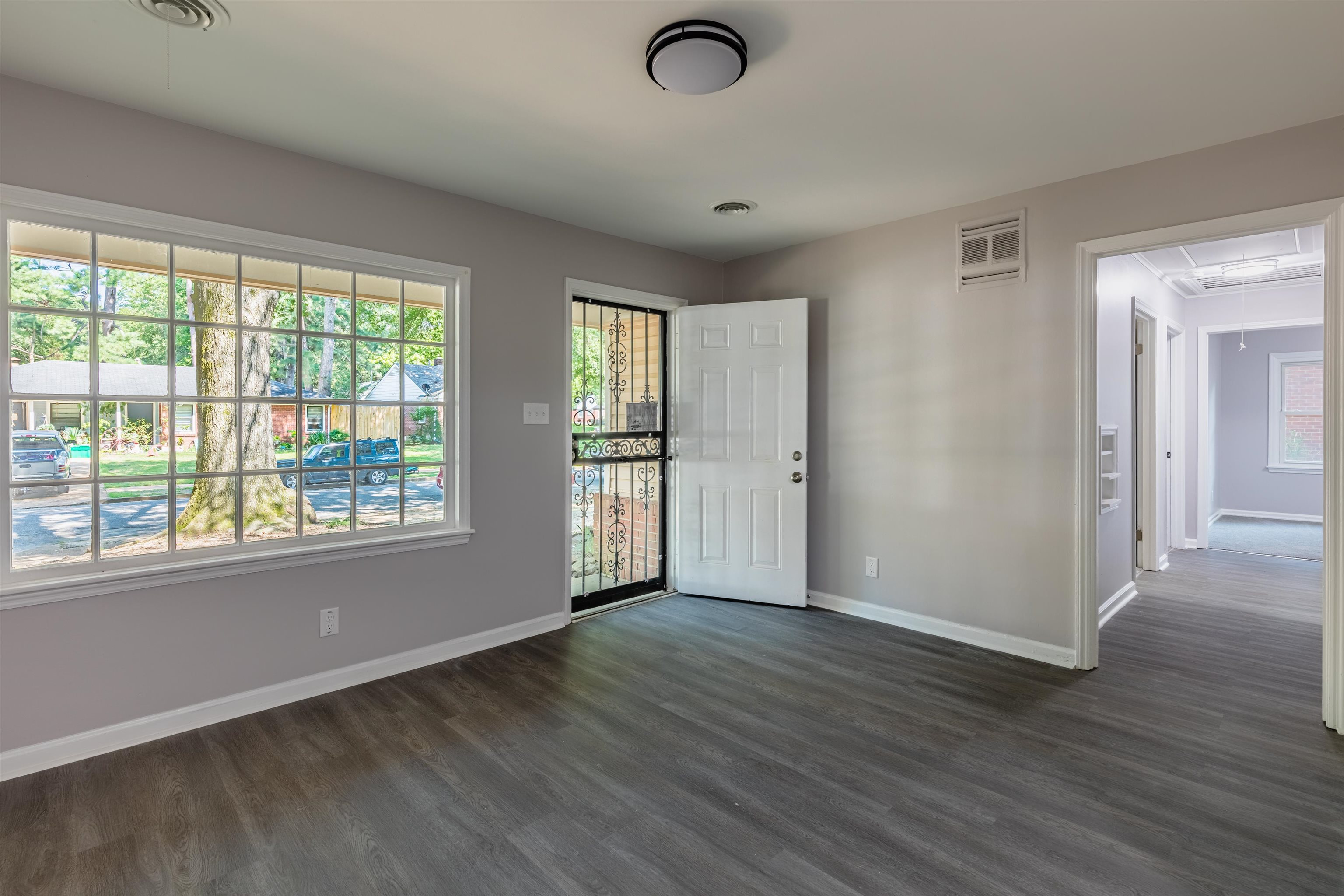 4400 Helene Road Memphis, TN 38117 - Photo 8 of 31 an empty room with wooden floor and windows