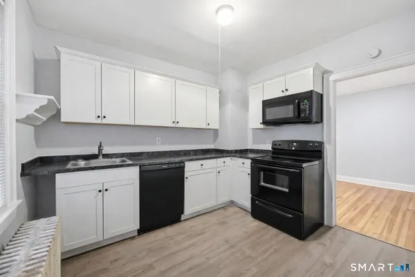 $1,900 | 94 Liberty Street, Middletown, CT 06457