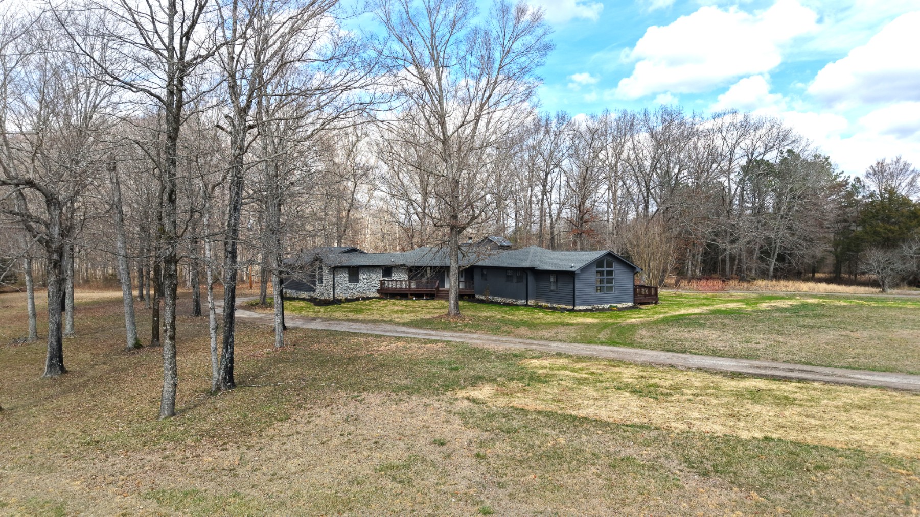 1021 Liberty Road Charlotte, TN 37036 - Photo 2 of 42