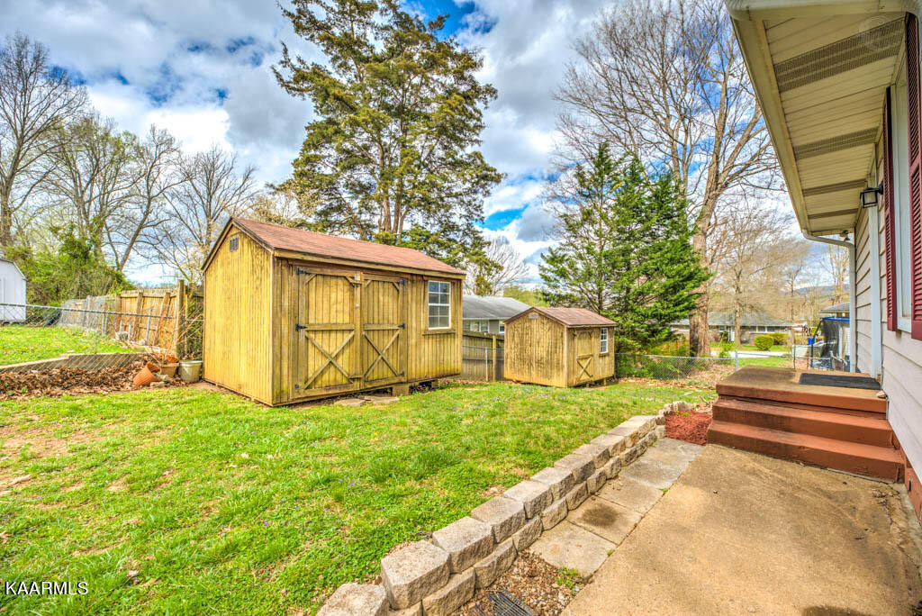 142 Manhattan Avenue Oak Ridge, TN 37830 - Photo 3 of 30 220331Mnhttn142.82