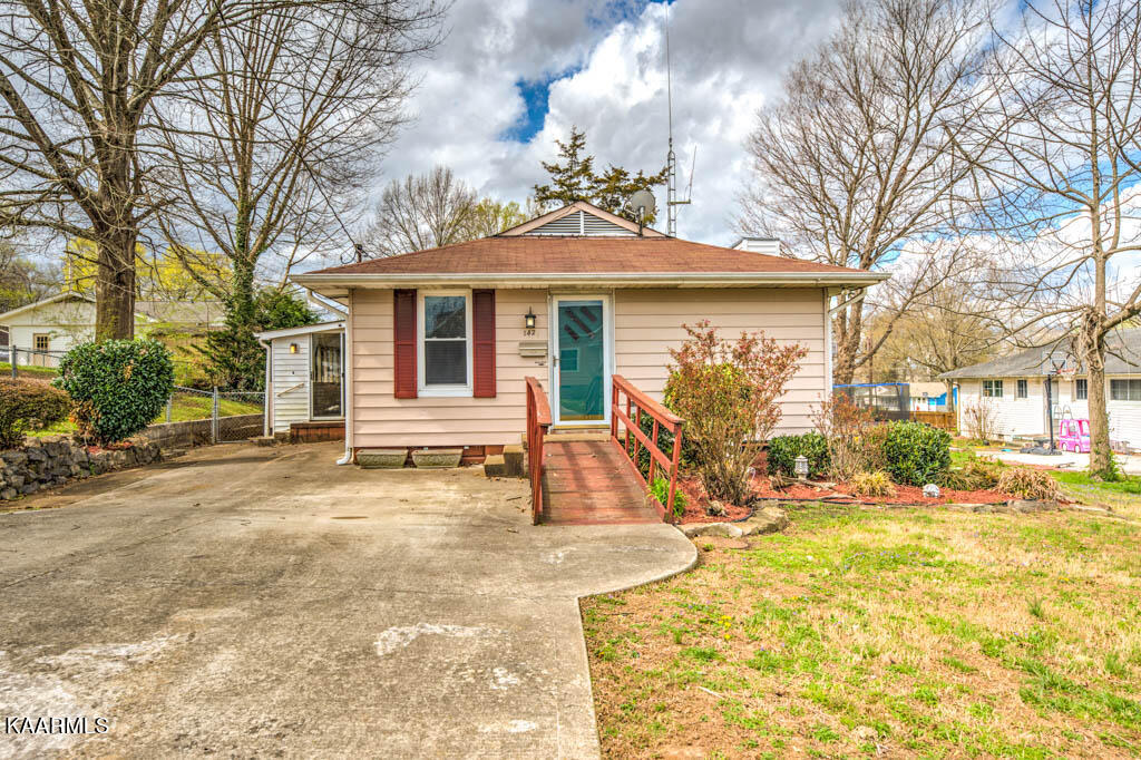 142 Manhattan Avenue Oak Ridge, TN 37830 - Photo 4 of 30 220331Mnhttn142.7-4