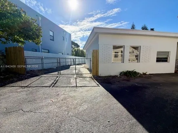 a house view with a backyard space