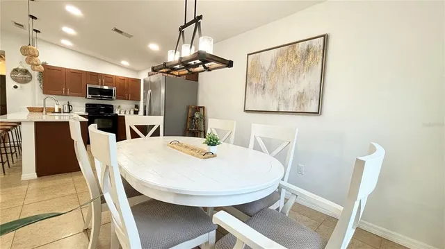 $3,600 | 2431 Loma Linda Street, Sarasota, FL 34239