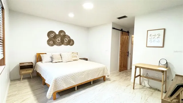 $3,600 | 2431 Loma Linda Street, Sarasota, FL 34239