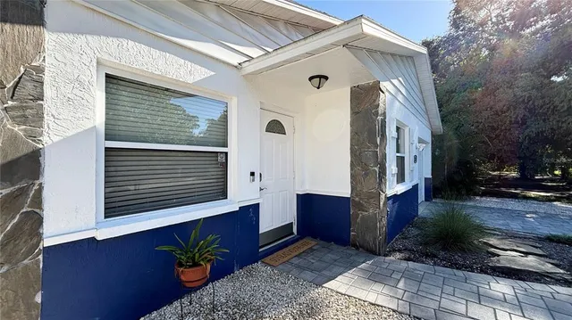 $3,600 | 2431 Loma Linda Street, Sarasota, FL 34239