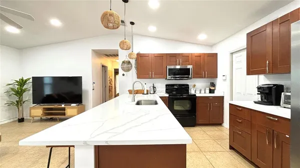 $3,600 | 2431 Loma Linda Street, Sarasota, FL 34239