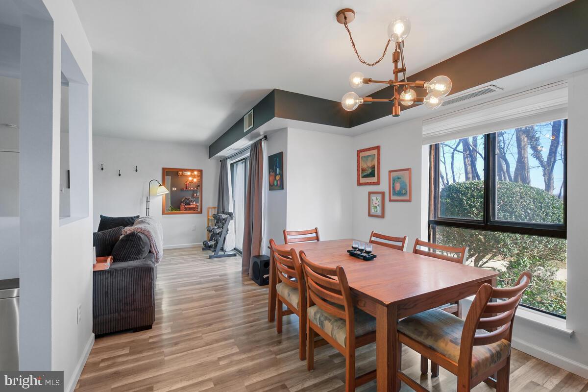 17811 Buehler Road, Unit 1B1 Olney, MD 20832 - Photo 6 of 21 Large Bright Dining Area