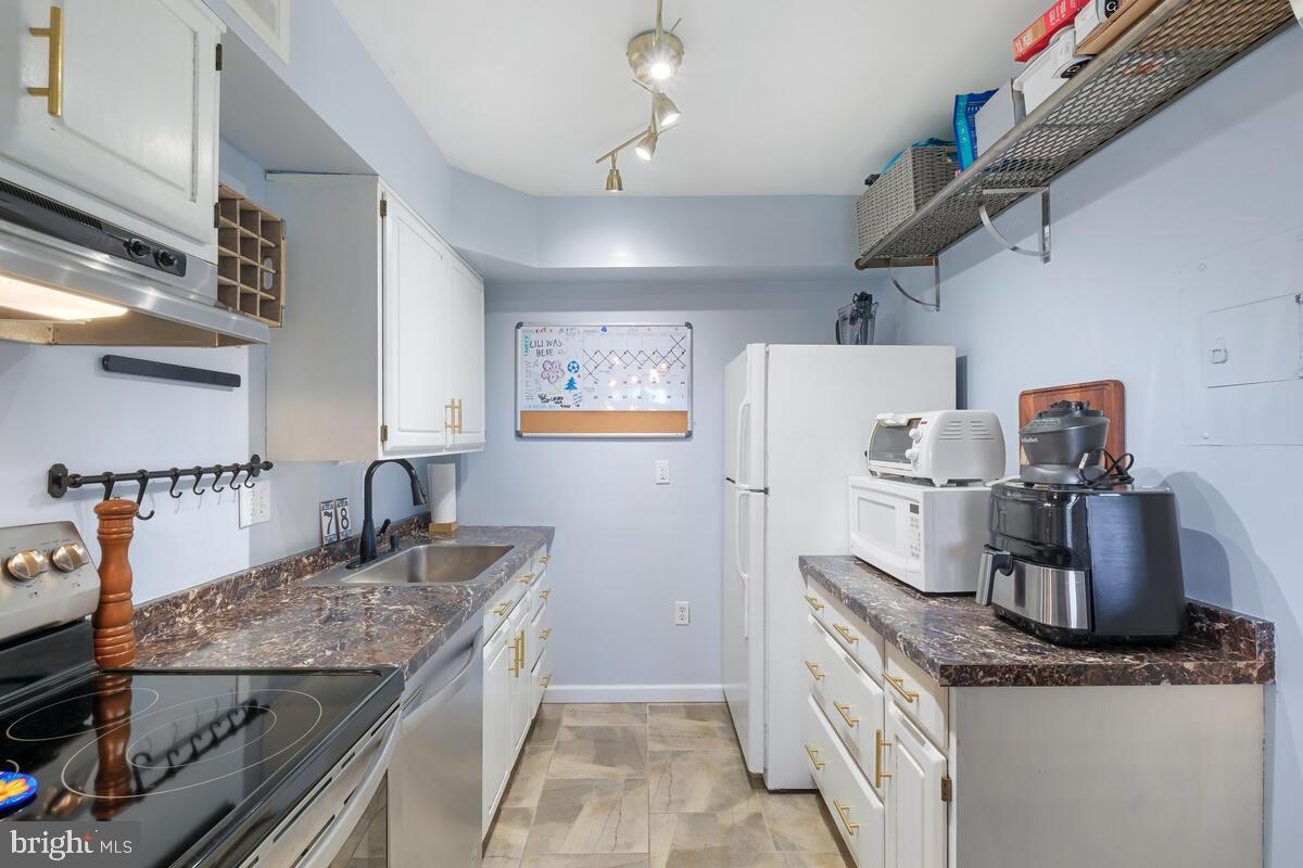 17811 Buehler Road, Unit 1B1 Olney, MD 20832 - Photo 9 of 21 Kitchen