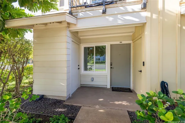 a view of a back yard of the house