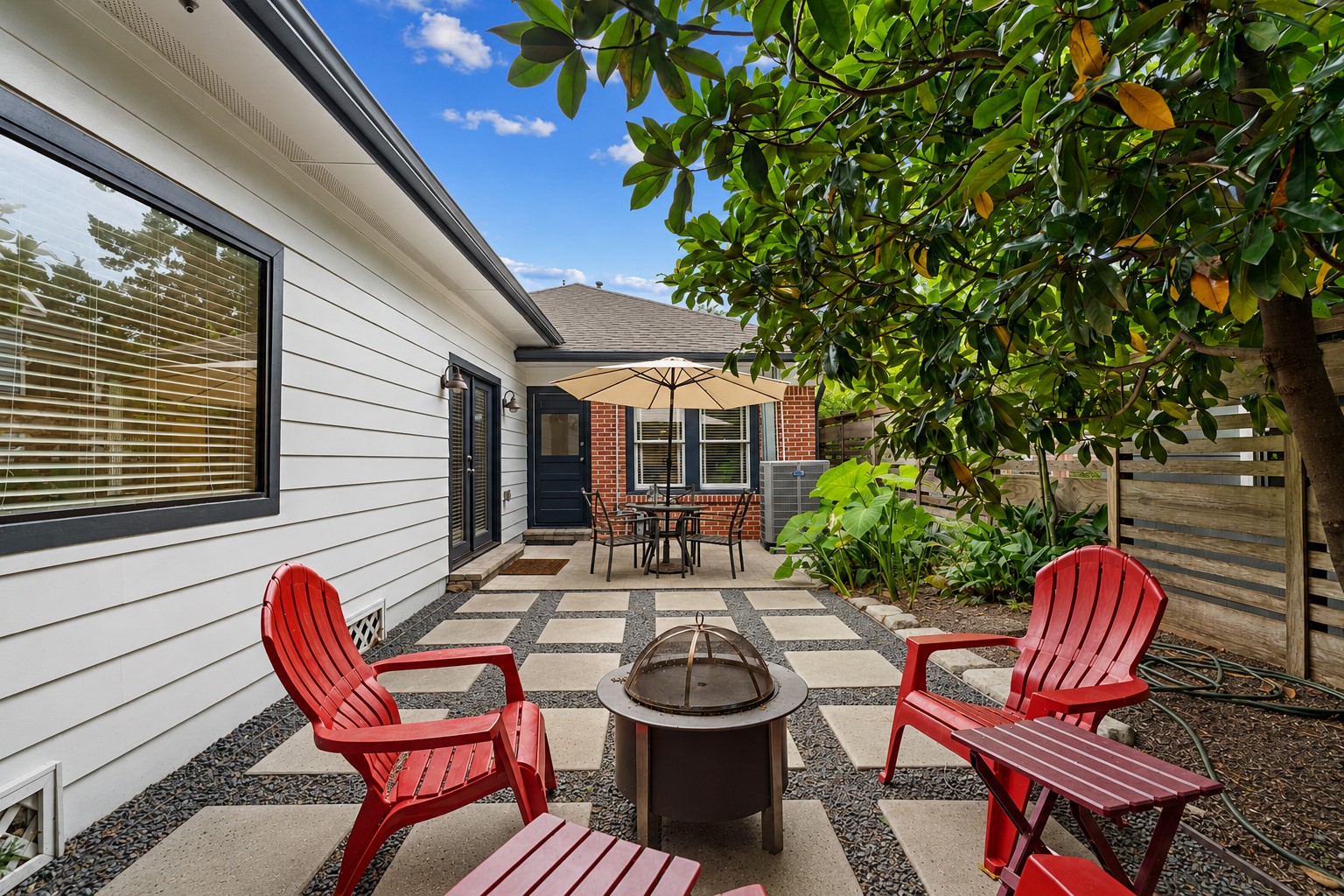307 East 8th Street Houston, TX 77007 - Photo 26 of 35 Charming paved patio offers a private outdoor retreat with direct access from the primary suite and kitchen.Private fenced yard provides the perfect setting for outdoor dining, entertaining, or kids/pets to play.