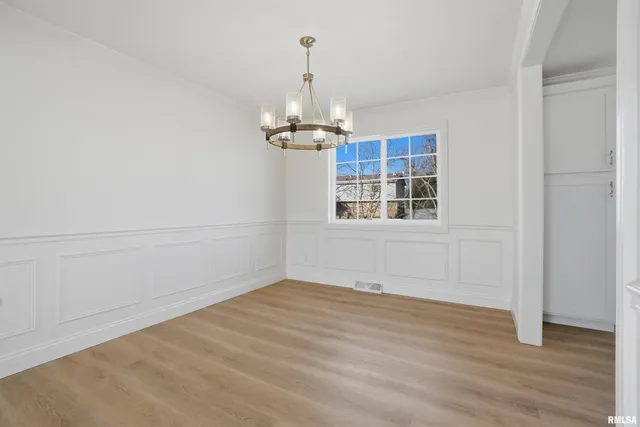 $229,000 | 3319 West Brookside Drive, Peoria, IL 61615