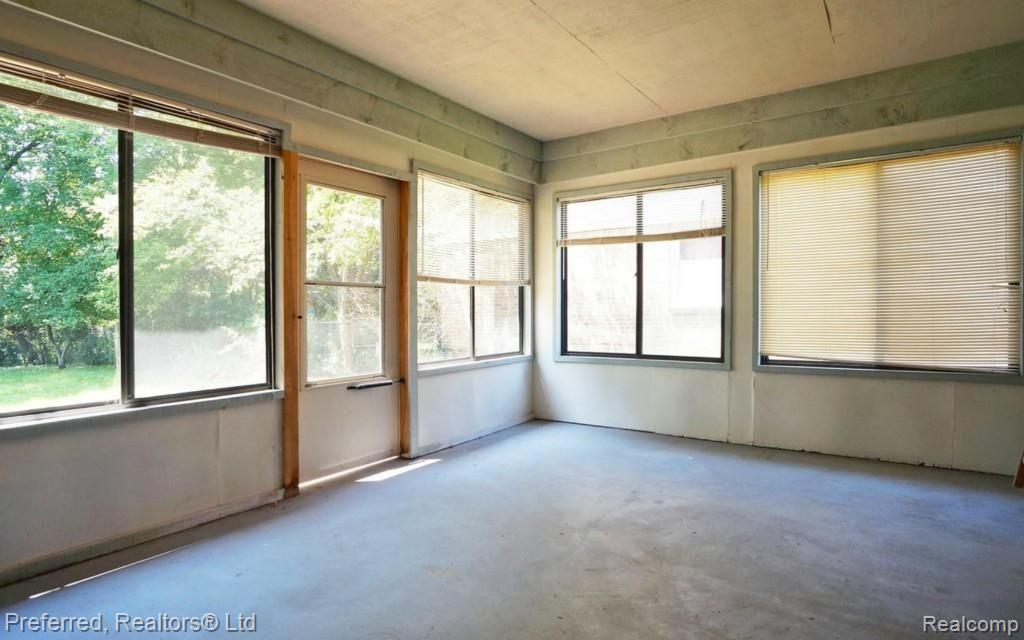 45091 Rudgate Road Canton, MI 48188 - Photo 20 of 23 Sun Room.jpg