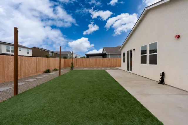 $520,000 | 396 Broadstone Court, Los Banos, CA 93635
