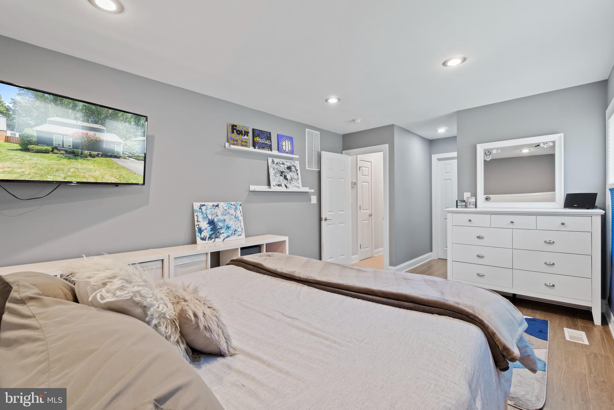 9307 Raintree Road Burke, VA 22015 - Photo 13 of 37 Gallery Image 13
