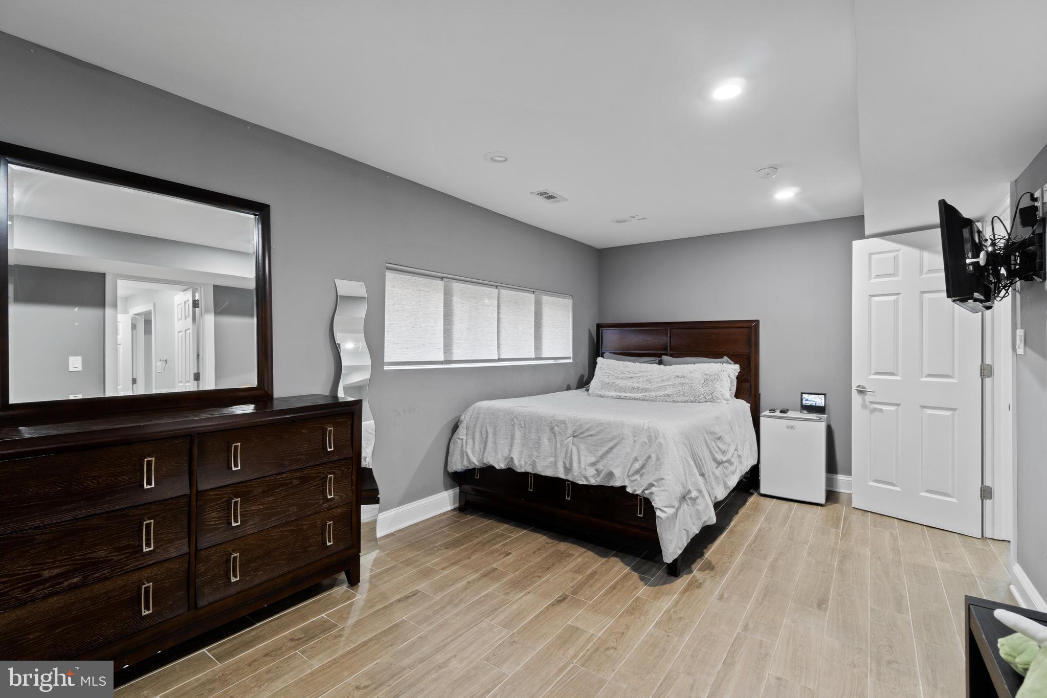 9307 Raintree Road Burke, VA 22015 - Photo 22 of 37 Gallery Image 22