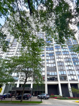$1,950 | 5445 North Sheridan Road, Unit 1407, Chicago, IL 60640