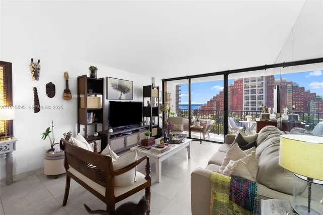 $499,000 | 1450 Brickell Bay Drive, Unit 812, Miami, FL 33131