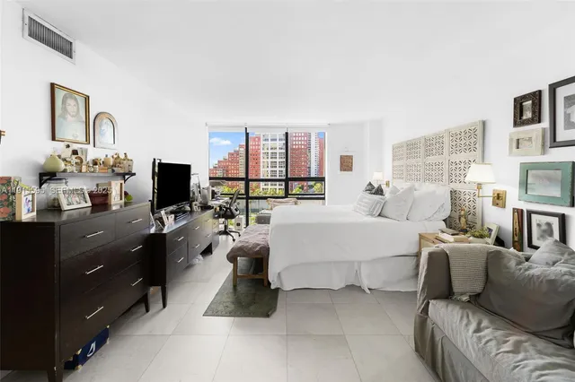 $499,000 | 1450 Brickell Bay Drive, Unit 812, Miami, FL 33131