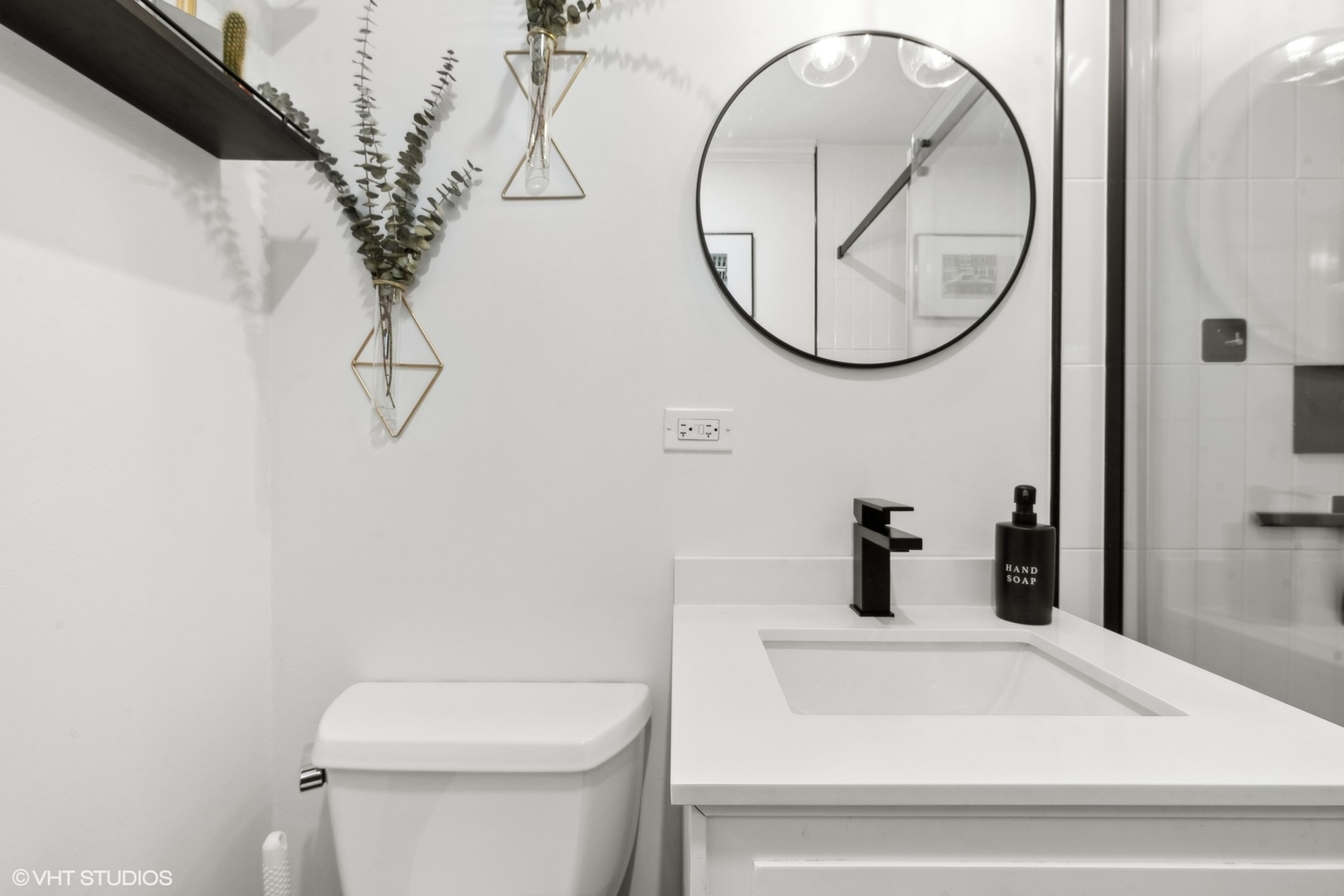 73 Golfview Road Lake Zurich, IL 60047 - Photo 19 of 34 a bathroom with a toilet and a mirror
