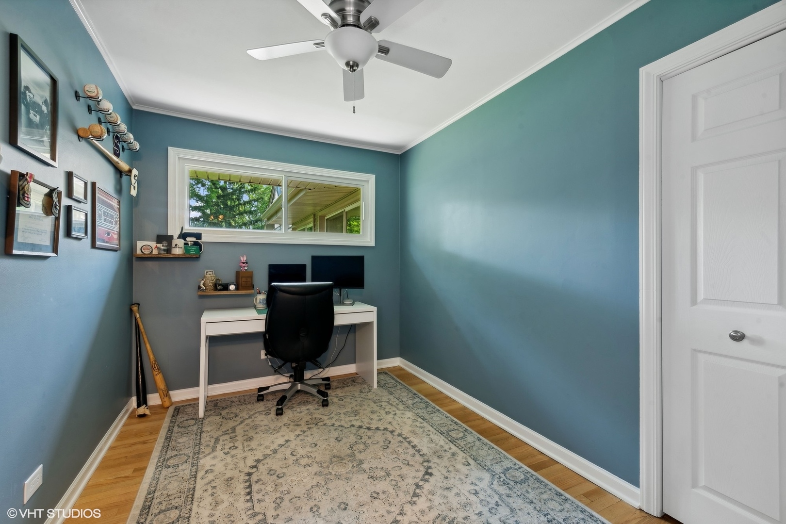 73 Golfview Road Lake Zurich, IL 60047 - Photo 20 of 34 a work room with furniture and a rug