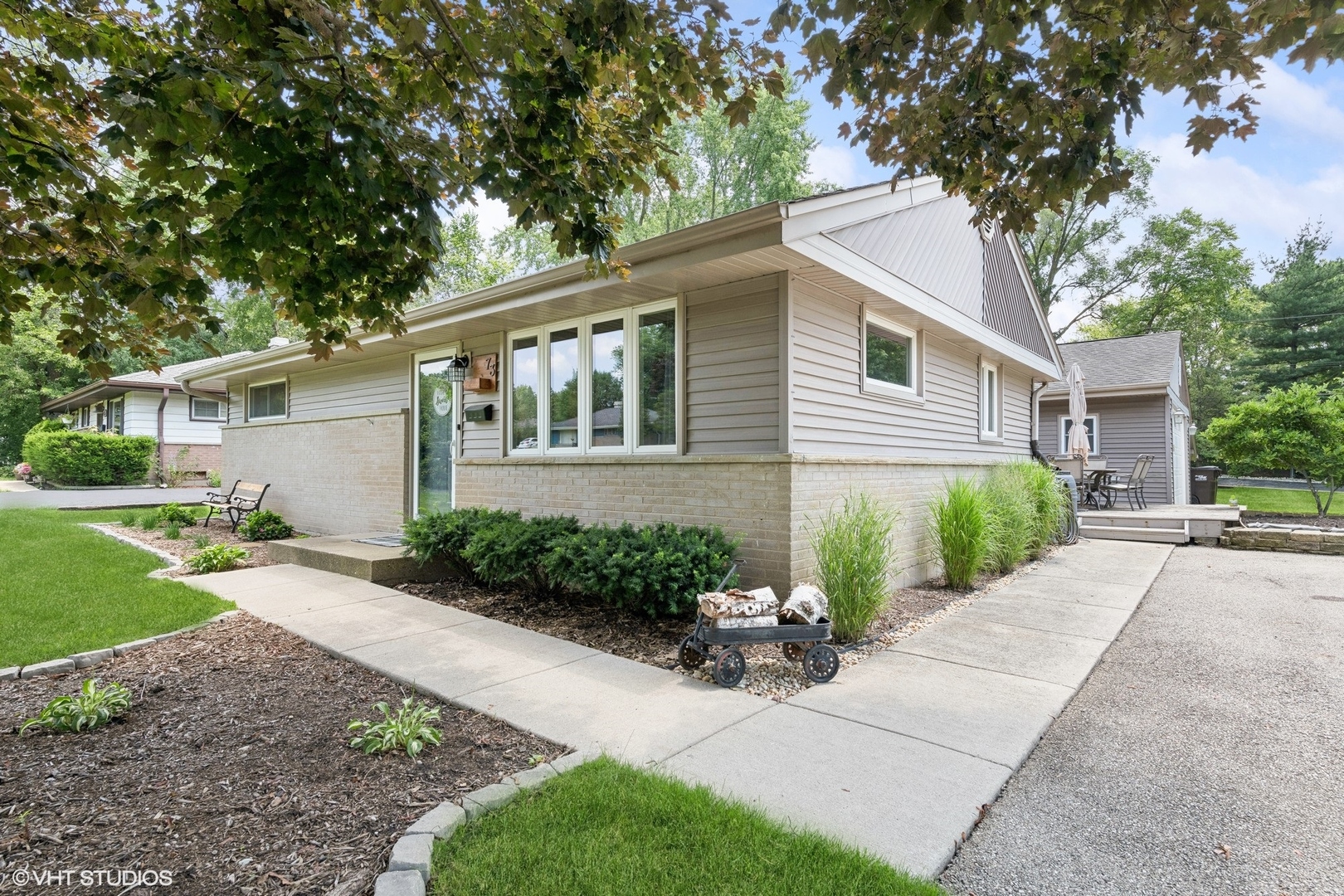 73 Golfview Road Lake Zurich, IL 60047 - Photo 2 of 34 a front view of a house with a yard and potted plants