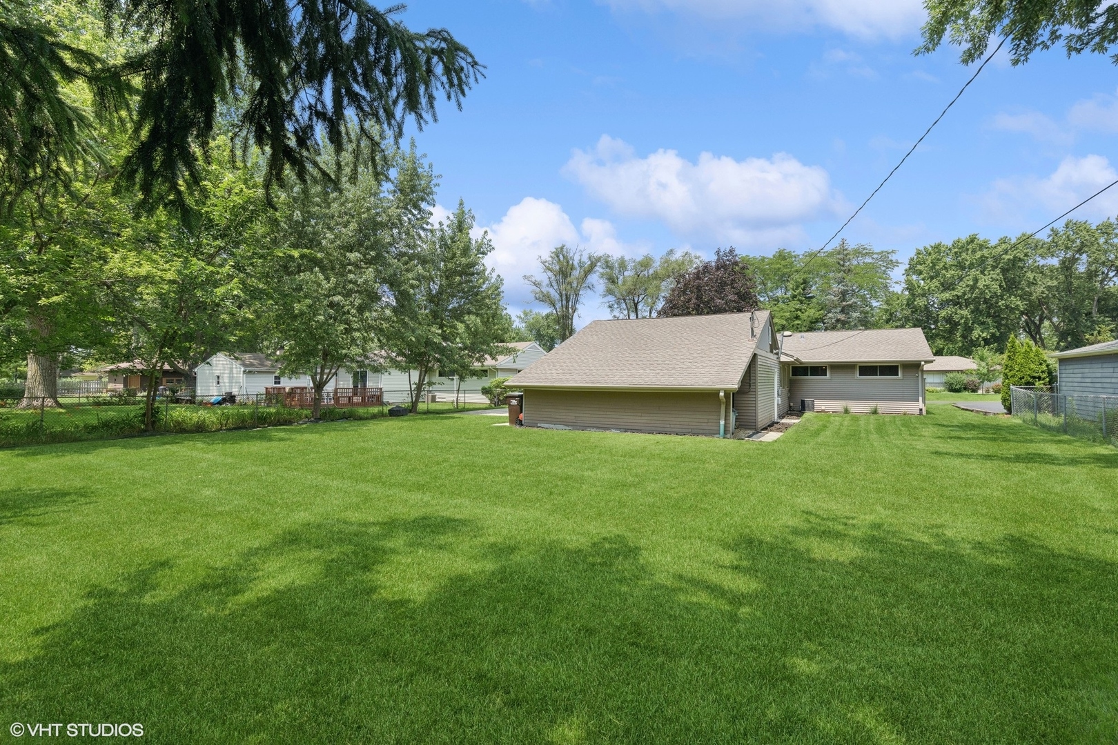 73 Golfview Road Lake Zurich, IL 60047 - Photo 25 of 34 a view of a garden with houses