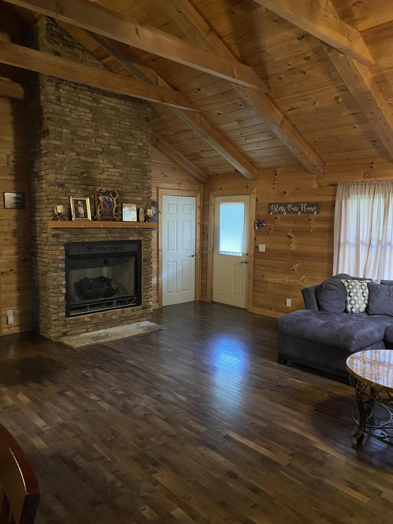 727 Dempsey Road Whitwell, TN 37397 - Photo 4 of 10 Living room area