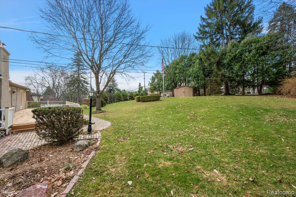 847 Leinster Road Rochester, MI 48309 - Photo 10 of 48