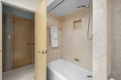 $649,000 | 2100 North Lincoln Park West, Unit 8DN, Chicago, IL 60614