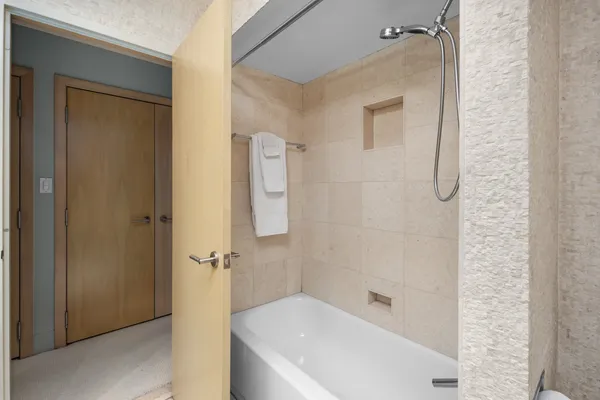 $649,000 | 2100 North Lincoln Park West, Unit 8DN, Chicago, IL 60614