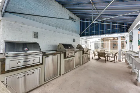 $649,000 | 2100 North Lincoln Park West, Unit 8DN, Chicago, IL 60614