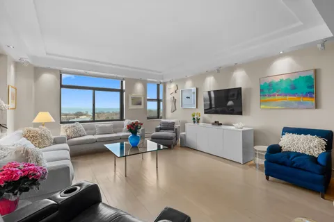 $649,000 | 2100 North Lincoln Park West, Unit 8DN, Chicago, IL 60614