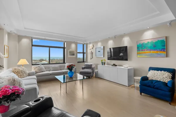 $649,000 | 2100 North Lincoln Park West, Unit 8DN, Chicago, IL 60614